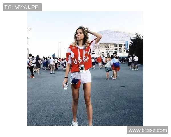 时尚运动风潮流来袭足球明星同款短袖女装让你轻松穿出魅力与活力 时尚运动风潮流来袭足球明星同款短袖女装让你轻松穿出魅力与活力